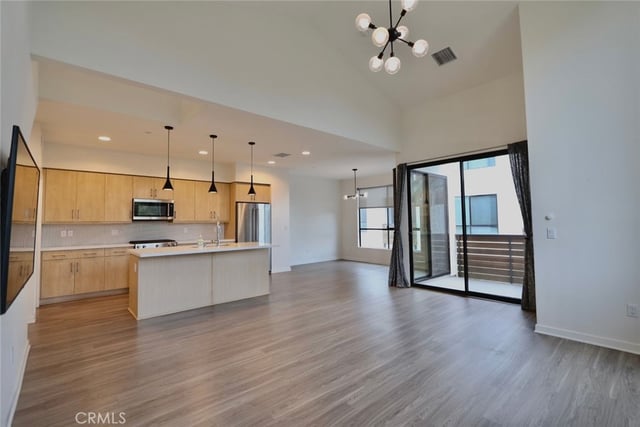 10700 W Octave, North Hollywood, CA 91601 — photo 4 of 38