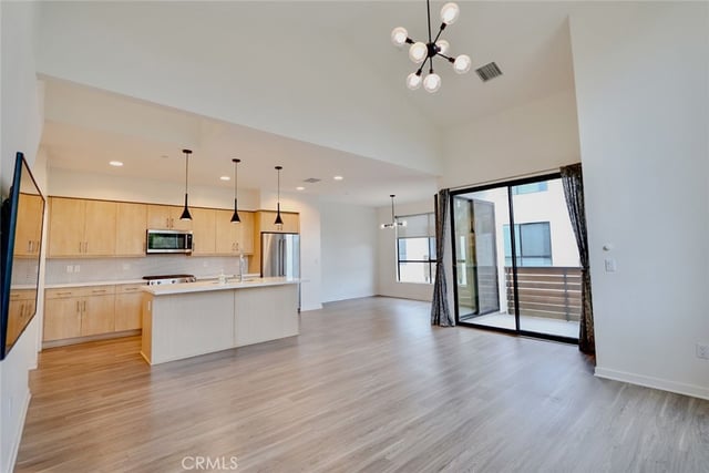 10700 W Octave, North Hollywood, CA 91601 — photo 9 of 38