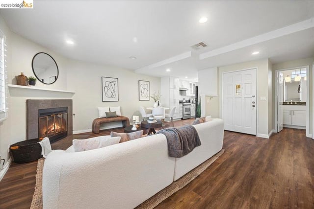 163 N Parkwood AVE APT 3, Pasadena, CA 91107 — photo 13 of 32