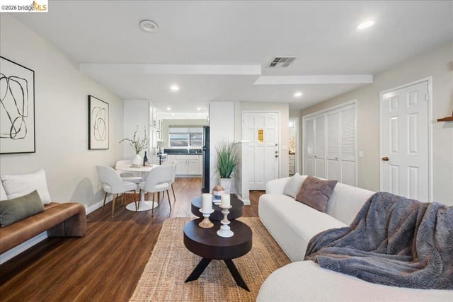 163 N Parkwood AVE APT 3, Pasadena, CA 91107 — photo 9 of 32