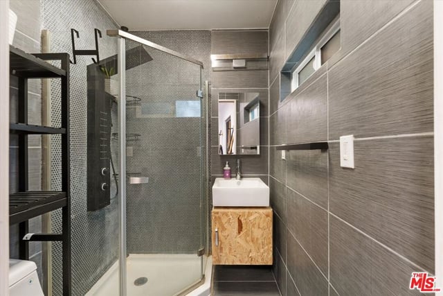 8885 Carson Street, Culver City, CA 90232 — photo 17 of 38