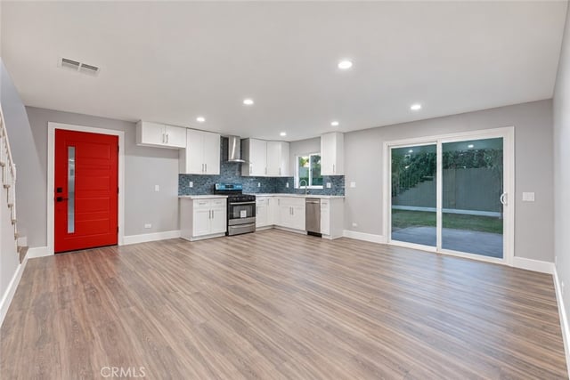 8218 ENCINO Avenue, Northridge, CA 91325 — photo 13 of 21