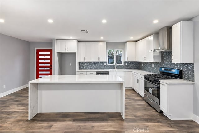 8218 ENCINO Avenue, Northridge, CA 91325 — photo 14 of 21