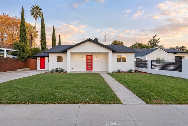 8218 ENCINO Avenue, Northridge, CA 91325 — photo 3 of 21
