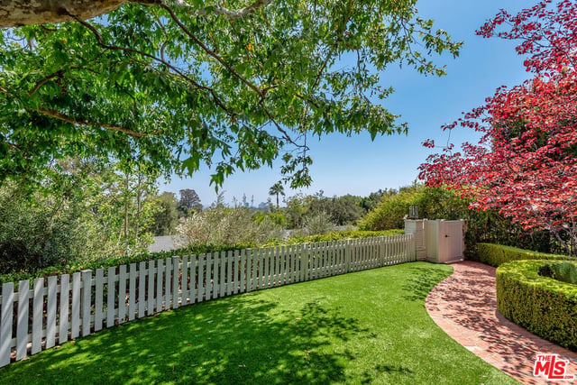 11532 Thurston Circle, Los Angeles, CA 90049 — photo 3 of 36