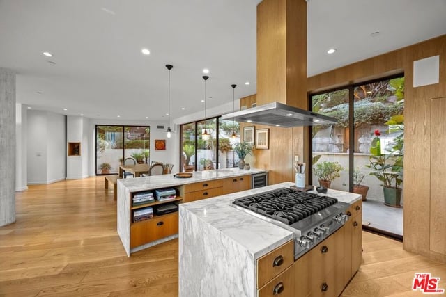 8241 Lincoln Terrace, Los Angeles, CA 90069 — photo 12 of 36