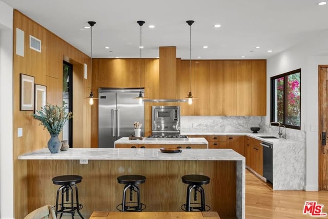 8241 Lincoln Terrace, Los Angeles, CA 90069 — photo 14 of 36