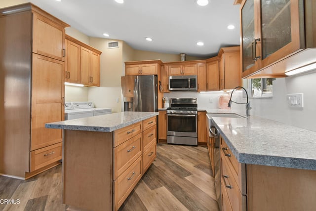754 Tudor Circle, Thousand Oaks, CA 91360 — photo 12 of 35