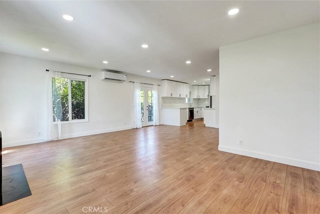 19549 Schoolcraft, Reseda, CA 91335 — photo 9 of 32