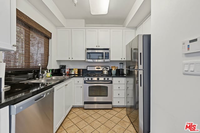 6038 Carlton Way 305, Los Angeles, CA 90028 — photo 7 of 29