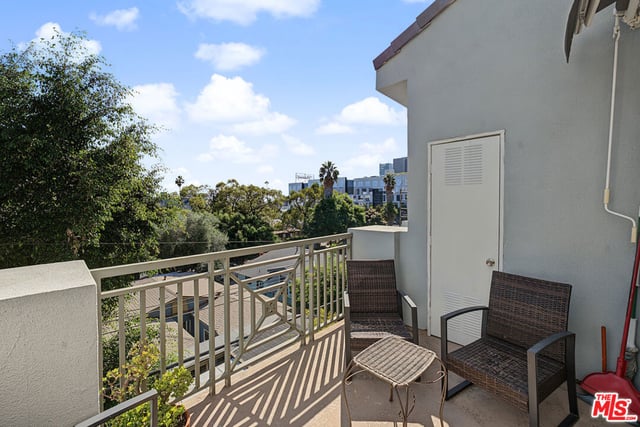 6038 Carlton Way 305, Los Angeles, CA 90028 — photo 8 of 29