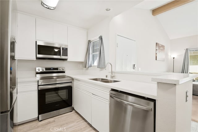 27646 Susan Beth L, Saugus, CA 91350 — photo 3 of 23