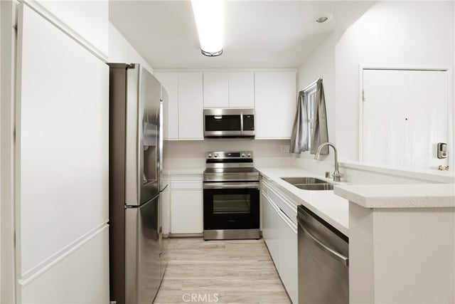 27646 Susan Beth L, Saugus, CA 91350 — photo 9 of 23