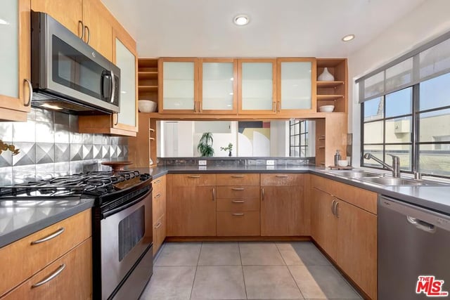 1532 9th Street 8, Santa Monica, CA 90401 — photo 17 of 33
