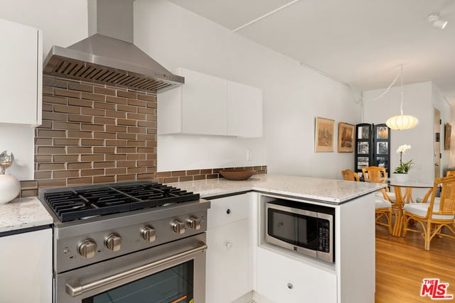 4353 Colfax Avenue 24, Studio City, CA 91604 — photo 9 of 16