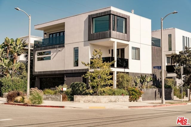 1208 Palms Boulevard, Venice, CA 90291 — photo 2 of 32