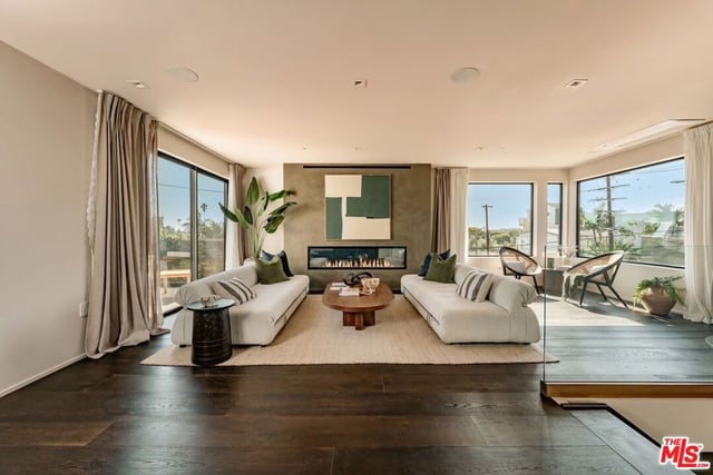 1208 Palms Boulevard, Venice, CA 90291 — photo 7 of 32