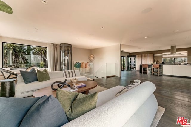 1208 Palms Boulevard, Venice, CA 90291 — photo 9 of 32