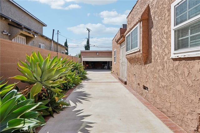 8319 S Van Ness Avenue, Inglewood, CA 90305 — photo 32 of 36