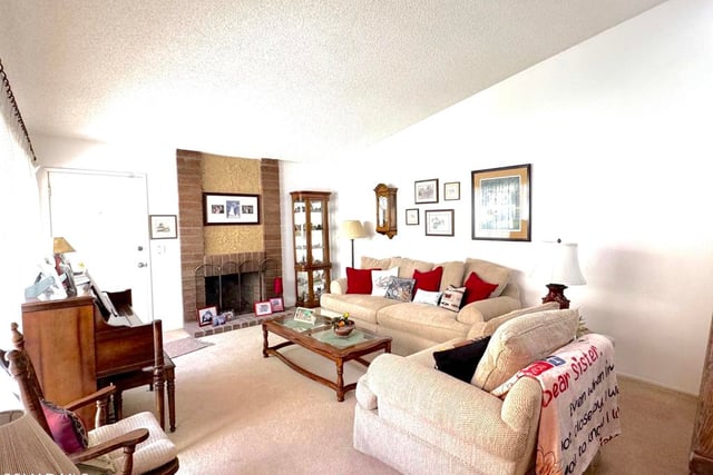 10201 Valley Circle Boulevard 2, Chatsworth, CA 91311 — photo 4 of 9