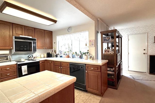 10201 Valley Circle Boulevard 2, Chatsworth, CA 91311 — photo 6 of 9