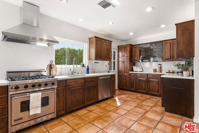 133 N Kilkea Drive, Los Angeles, CA 90048 — photo 7 of 47