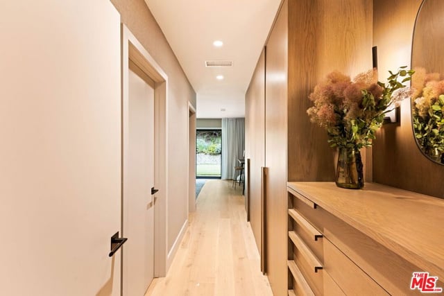 3546 Mandeville Canyon Road, Los Angeles, CA 90049 — photo 18 of 30