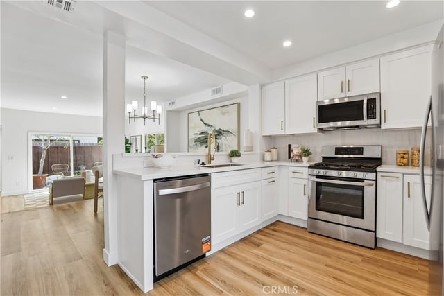 621 N Orlando Avenue 9, West Hollywood, CA 90048 — photo 9 of 41