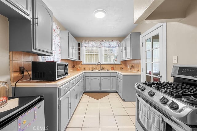 428 S HOOVER, Los Angeles, CA 90020 — photo 21 of 43