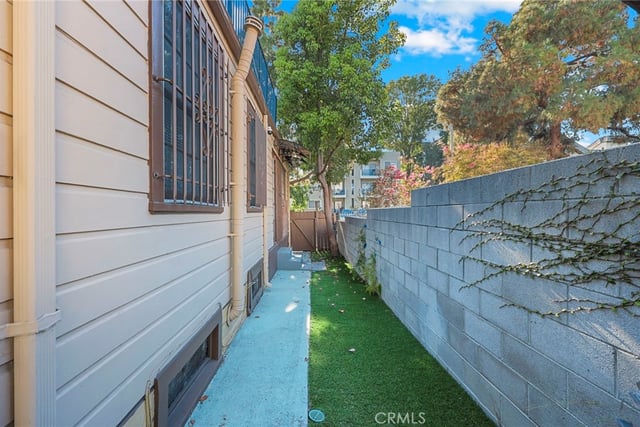 428 S HOOVER, Los Angeles, CA 90020 — photo 22 of 43