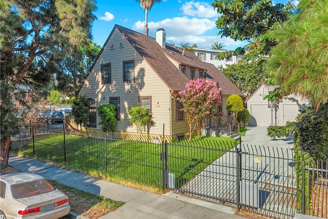 428 S HOOVER, Los Angeles, CA 90020 — photo 3 of 43
