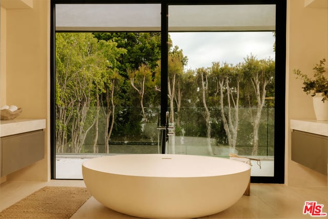 605 N Rexford Drive, Beverly Hills, CA 90210 — photo 16 of 31