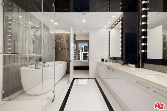 10776 Wilshire Boulevard 403, Los Angeles, CA 90024 — photo 9 of 12