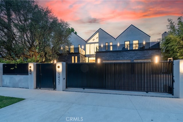 15457 Valley Vista Boulevard, Sherman Oaks, CA 91403 — photo 2 of 75