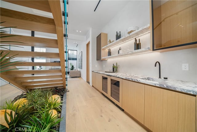 15457 Valley Vista Boulevard, Sherman Oaks, CA 91403 — photo 8 of 75