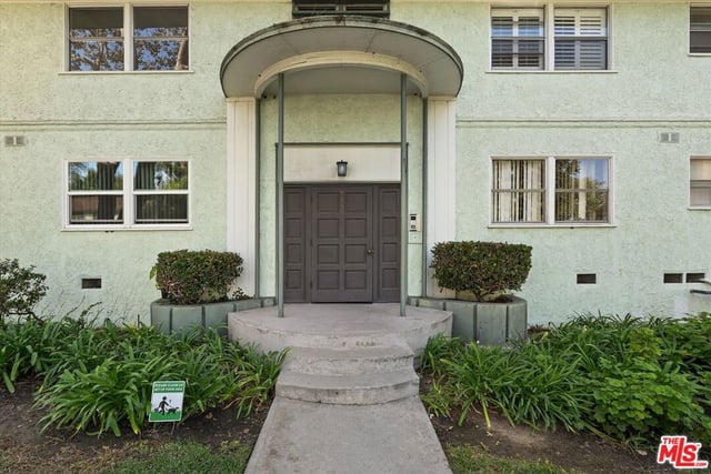 5829 Bowcroft Street 4, Los Angeles, CA 90016 — photo 5 of 40