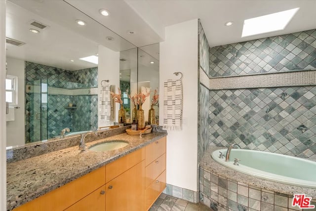 11925 Mayfield Avenue 2, Los Angeles, CA 90049 — photo 23 of 52