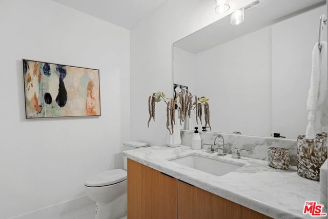 716 Lucile Avenue, Los Angeles, CA 90026 — photo 14 of 32
