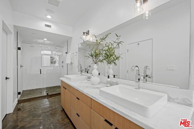 716 Lucile Avenue, Los Angeles, CA 90026 — photo 21 of 32