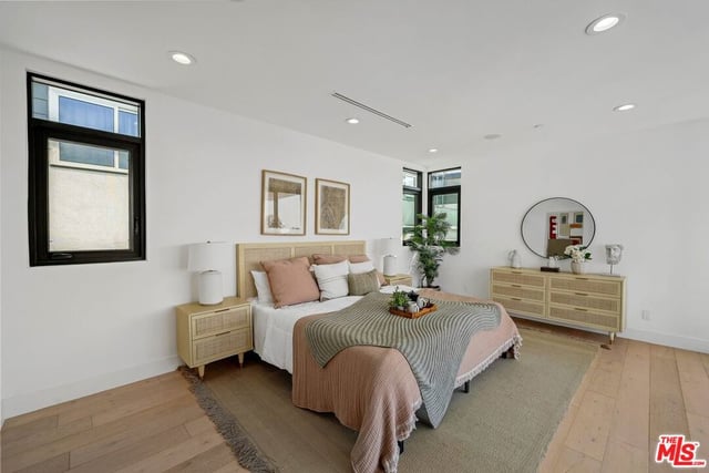 716 Lucile Avenue, Los Angeles, CA 90026 — photo 25 of 32