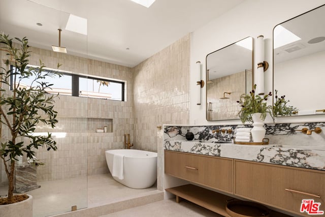 8002 Nardian Way, Los Angeles, CA 90045 — photo 14 of 30