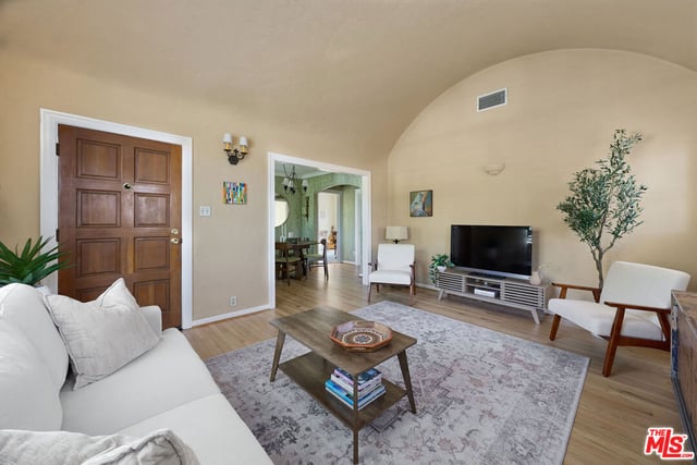 5960 Airdrome Street, Los Angeles, CA 90035 — photo 7 of 36