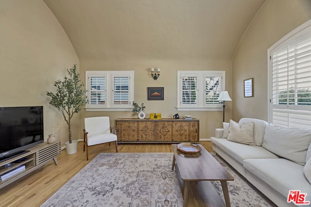 5960 Airdrome Street, Los Angeles, CA 90035 — photo 8 of 36