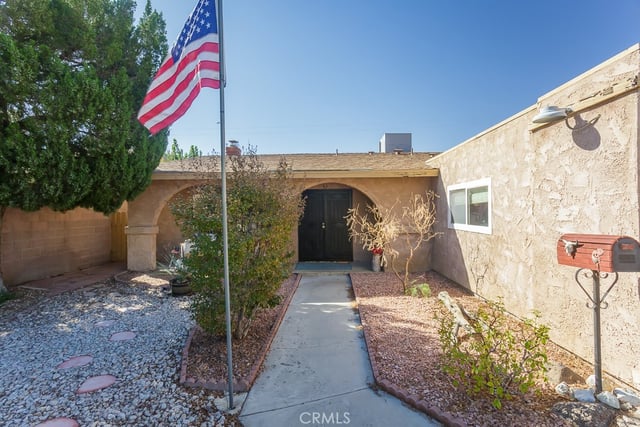 634 W Avenue J8, Lancaster, CA 93534 — photo 3 of 22