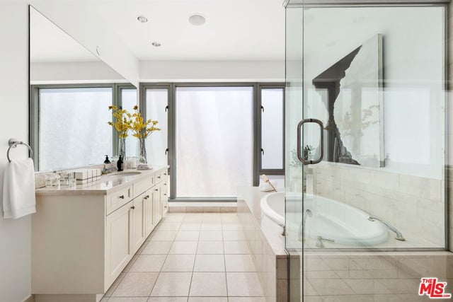 10727 Wilshire Boulevard 1001, Los Angeles, CA 90024 — photo 13 of 28