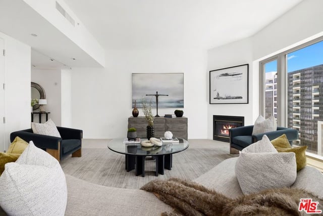 10727 Wilshire Boulevard 1001, Los Angeles, CA 90024 — photo 3 of 28