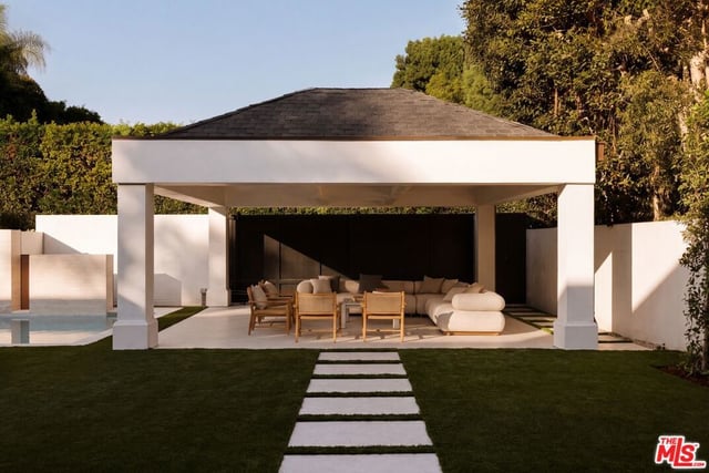 716 N Bedford Drive, Beverly Hills, CA 90210 — photo 11 of 30