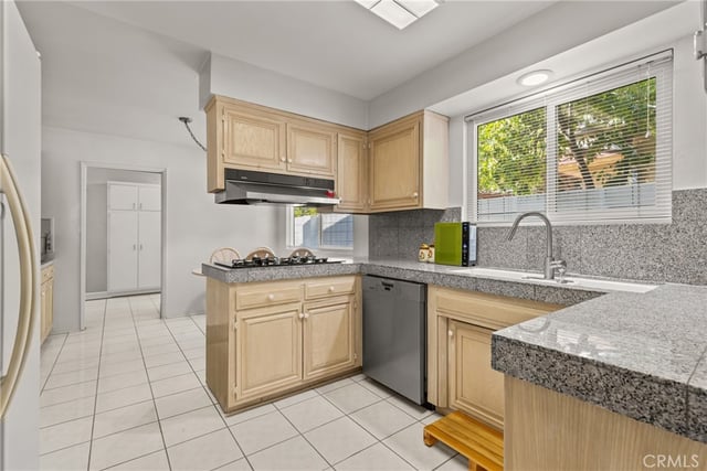5522 Murietta Avenue, Sherman Oaks, CA 91401 — photo 14 of 48