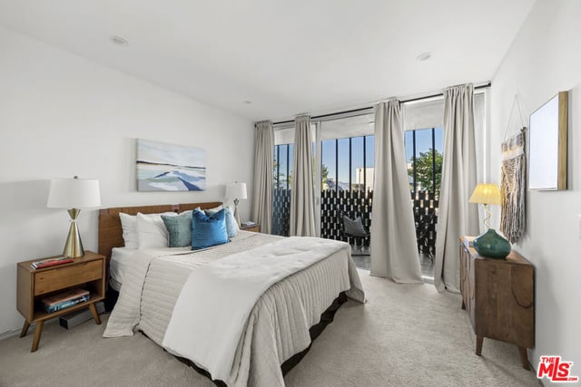 3851 Beverly Ridge Drive, Sherman Oaks, CA 91423 — photo 12 of 16