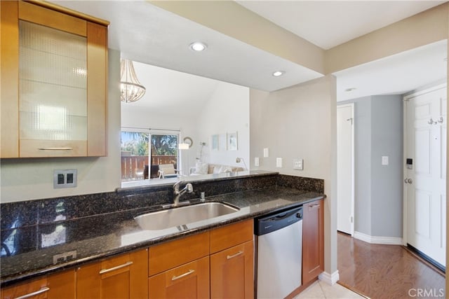 384 Redondo Avenue 401, Long Beach, CA 90814 — photo 16 of 39